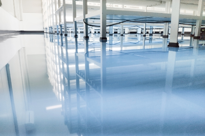 A blue and glossy epoxy floor in a lab in the Pharmaceutical industry.