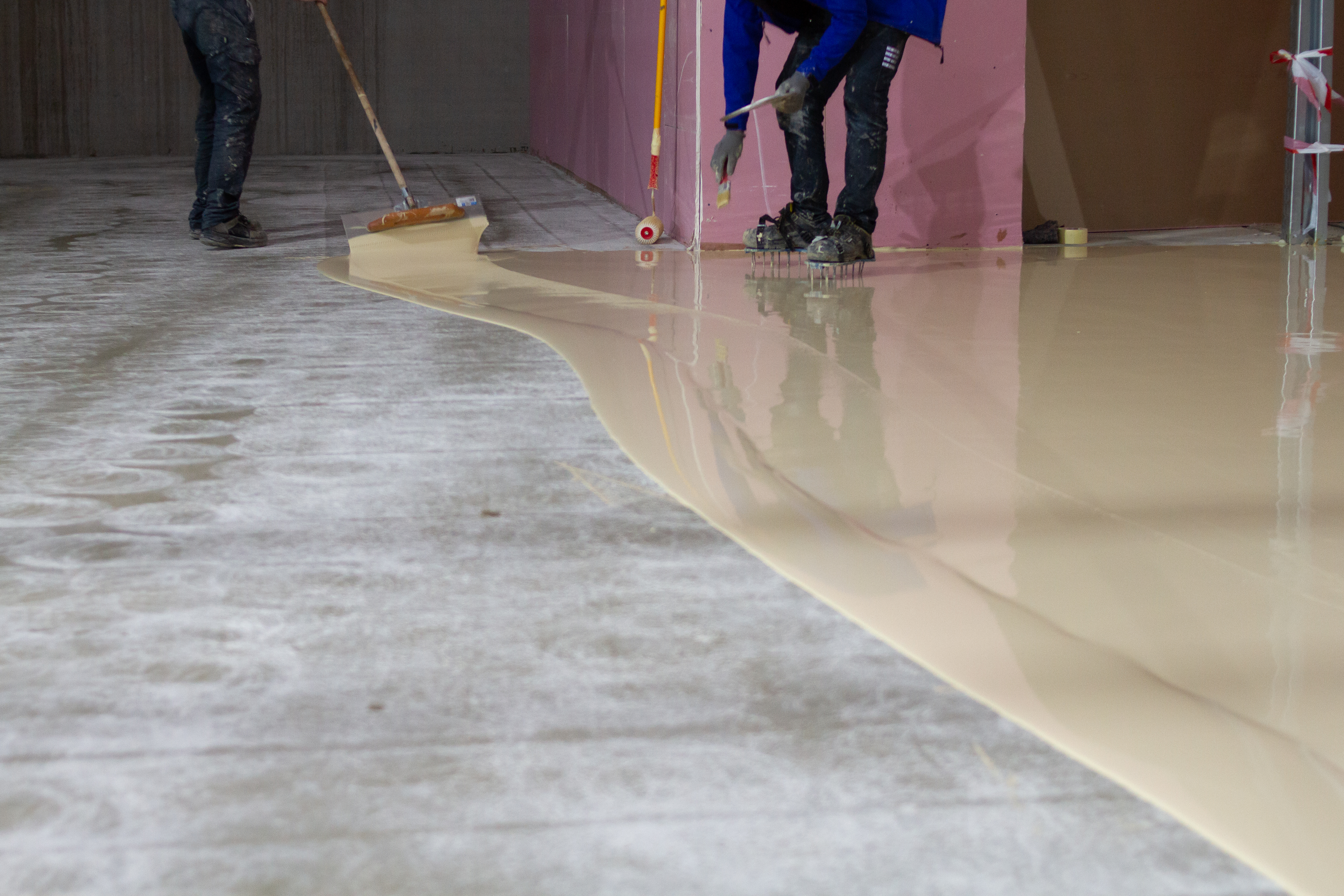 A modern aircraft hangar features Skydrol-Resistant Flooring designed to withstand hydraulic fluid exposure, heavy equipment traffic, and aviation maintenance operations.